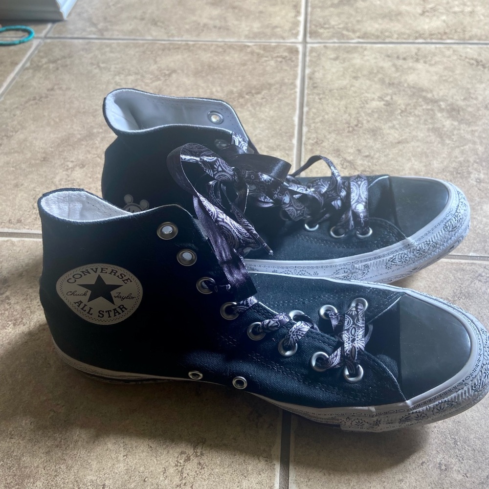 Converse shoe